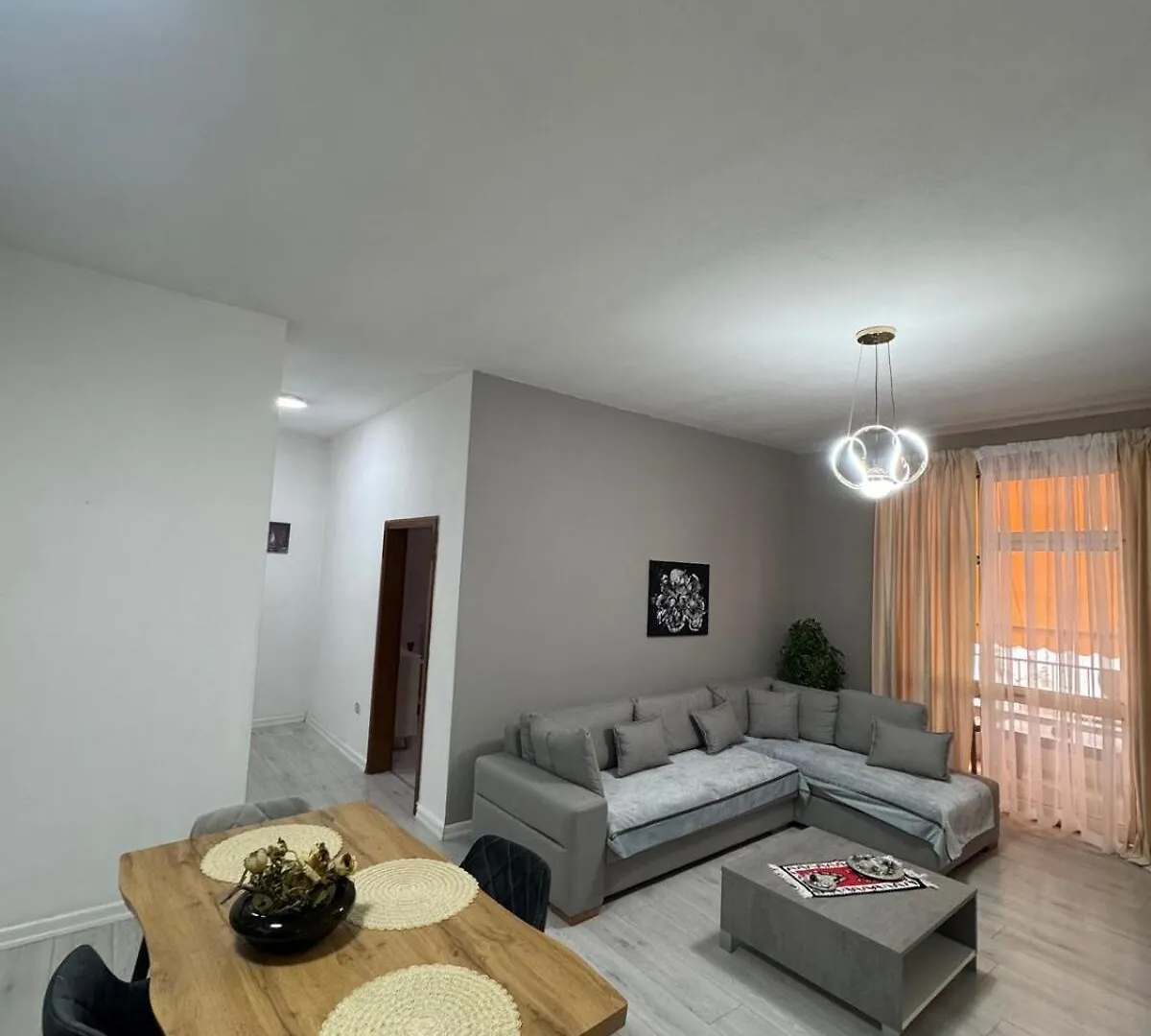Papale Center Apartments Tiran 0*,  Arnavutluk